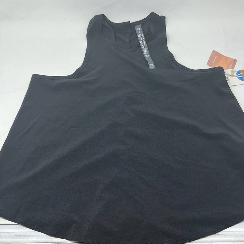 NWT vuori villa tank racer back black size small